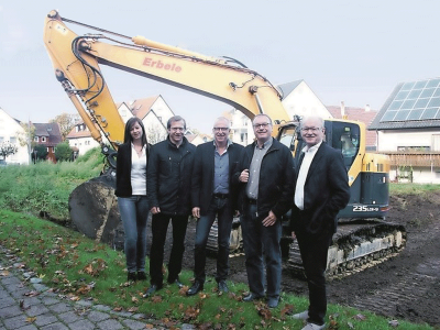 Baggerbiss markiert Baubeginn in der Rohrauer Ortsmitte